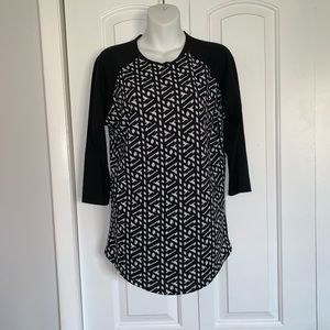 LuLaRoe Black & White Geometric Women’s Top